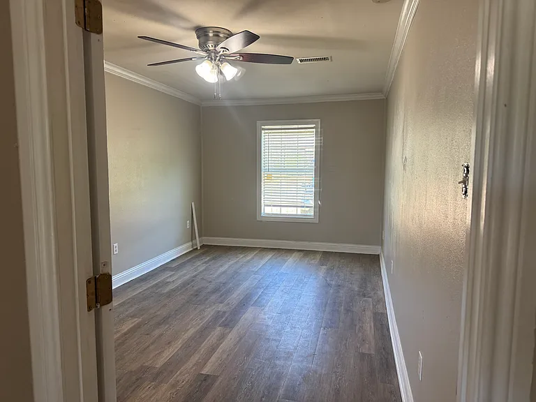 459 Bowie St — Photo 11