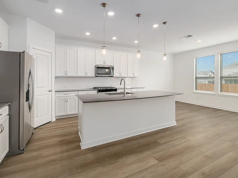 109 Ventura Dr — Photo 11