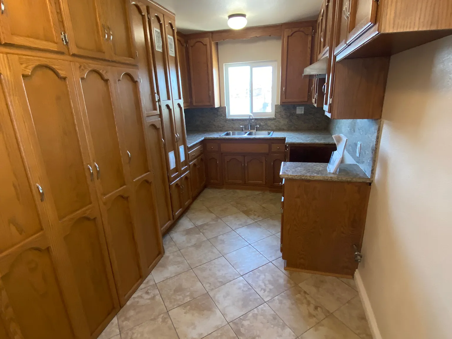 1 bed, 700 sqft, $2,100 — Photo 2
