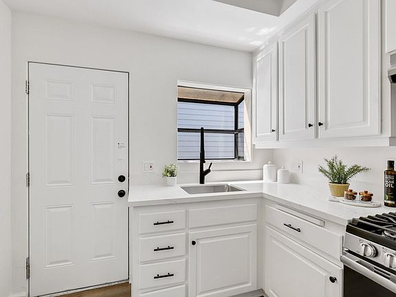 2nd image of 3555 Poe St