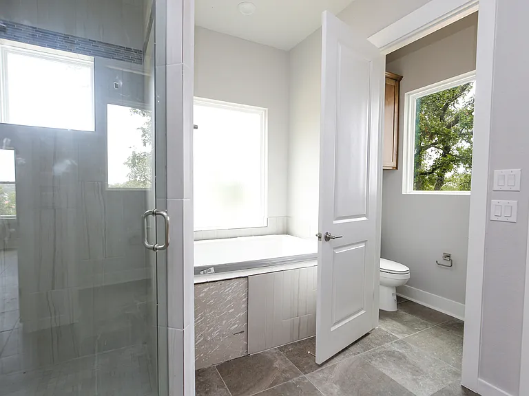 1314 Clayton Nolen Dr — Photo 20