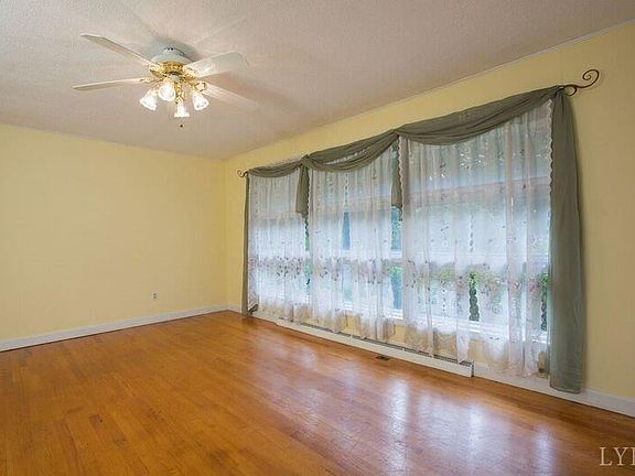 3rd image of 1218 Cedar Hill Dr