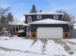 935 Emmeline Ter, Saskatoon, SK S7J5G7