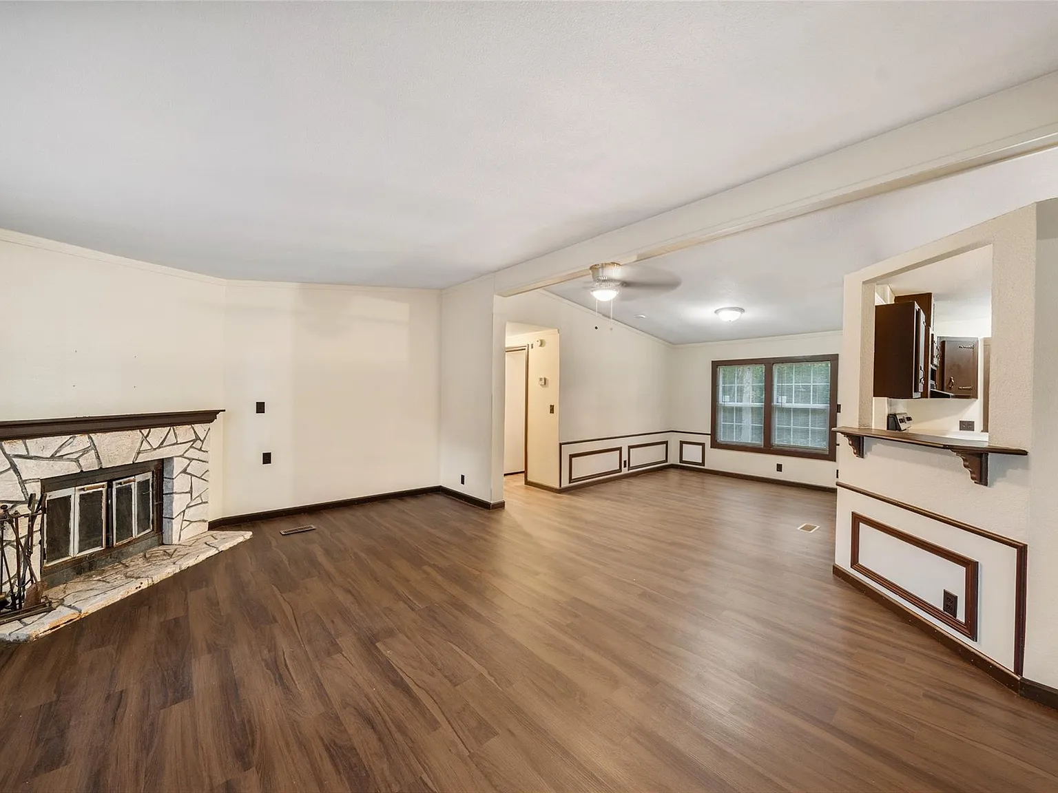 3 bed, 2.0 bath, 1344 sqft, $1,850 — Photo 3