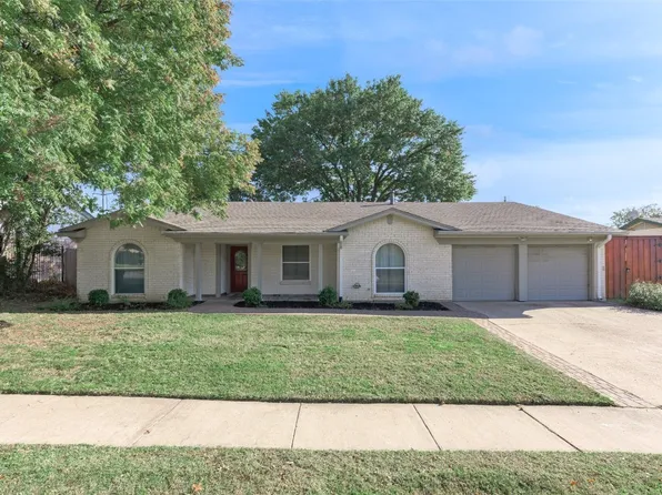 215 Carolyn Dr, Hurst, TX 76054