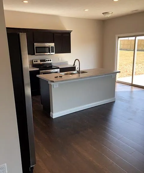 449 Matterhorn Pl — Photo 3