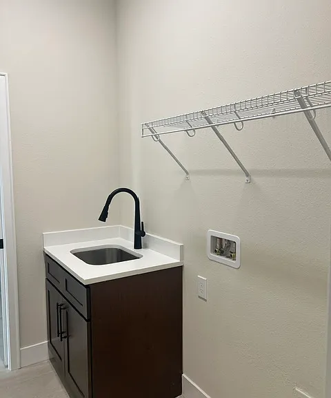 2104 Sarah Way — Photo 5