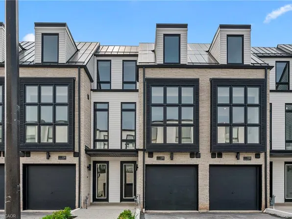 138 East St #4, Oakville, ON L6L 3K3