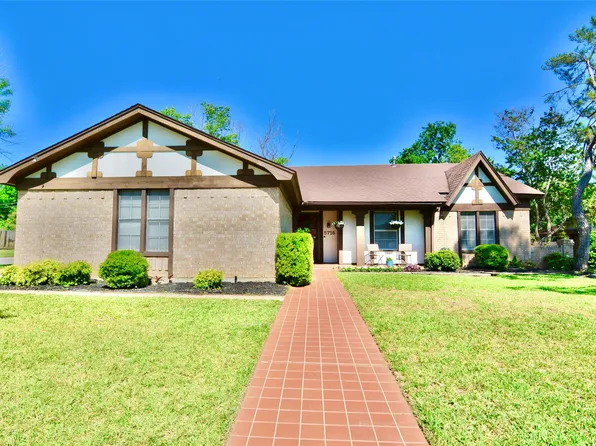 5716 Stone Dr, North Richland Hills, TX 76180