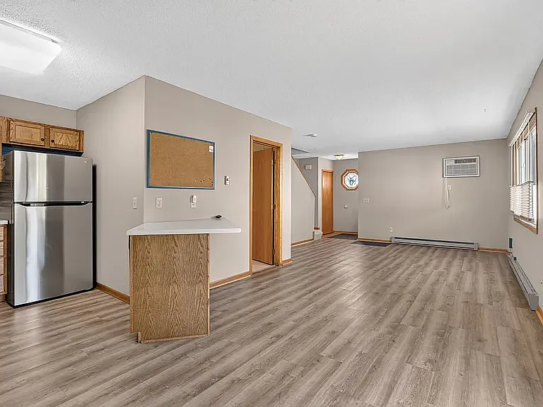 2 bed, 1036 sqft, $1,480 — Photo 4
