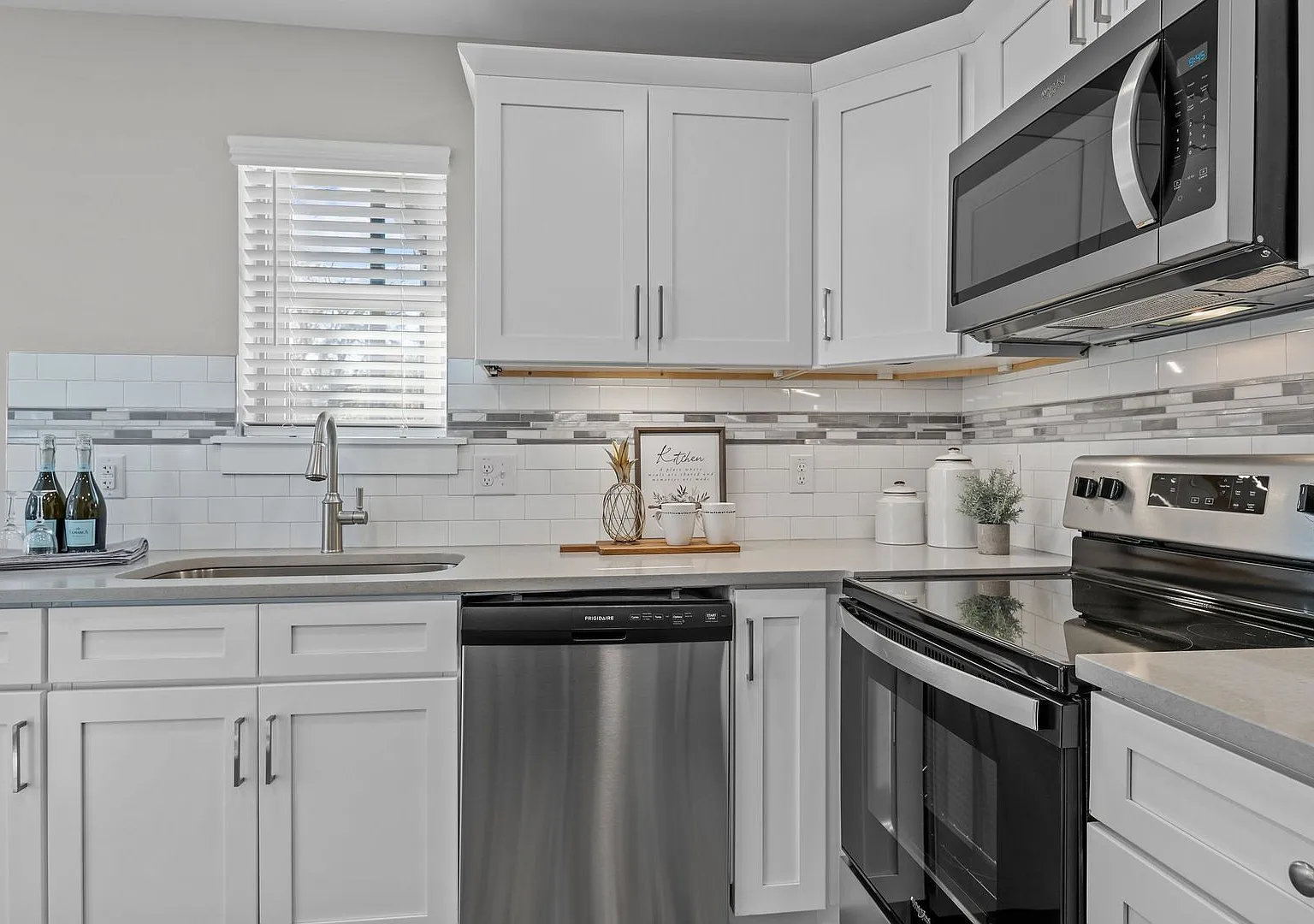 Gorgeous Renovation in Downtown Durham - 2 Bedroom, 1 Bath, Pet Friendly! — Photo 1