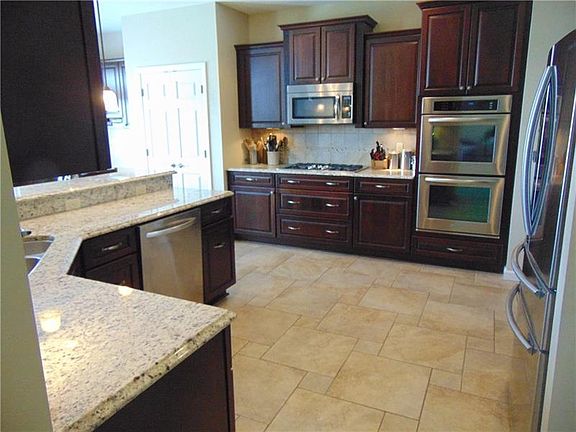 3rd image of 514 Amberson Pl