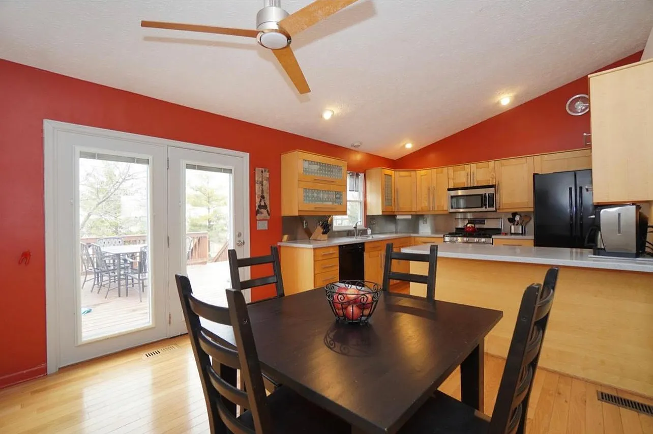 8066 Winters Ln — Photo 4