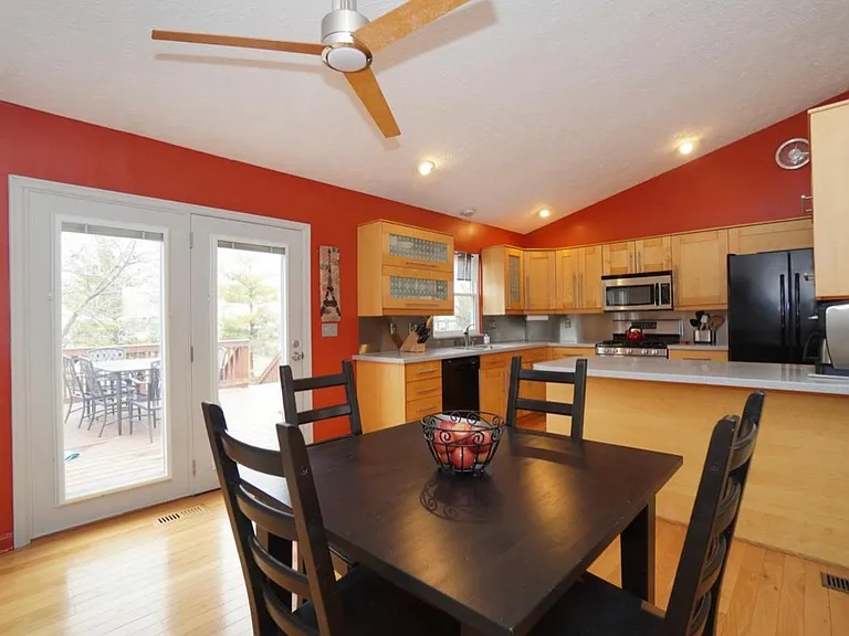 8066 Winters Ln — Photo 4