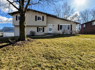 451 Pine Grove Ave, Gurnee, IL 60031