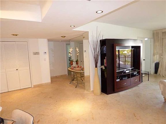 Unobstructed view of Bay & Coconut Grove skyline!