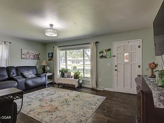 3rd image of 646 N Random Rd