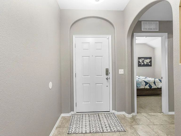 3308 W Charlotte St — Photo 3