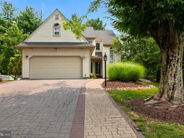 11 Ruby Ct, Newtown, PA 18940
