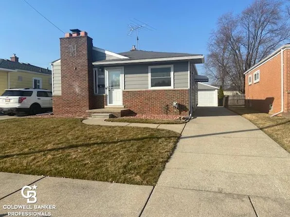 22617 Lake Dr, Saint Clair Shores, MI 48082