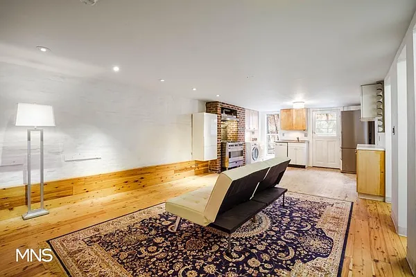 Rented by MNS Marketing | media 23