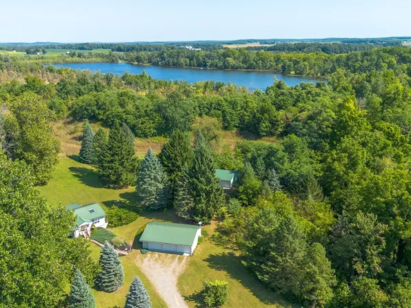 98 Bostwick Rd, Phelps, NY 14532