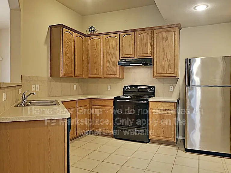 1127 Sophia St — Photo 6
