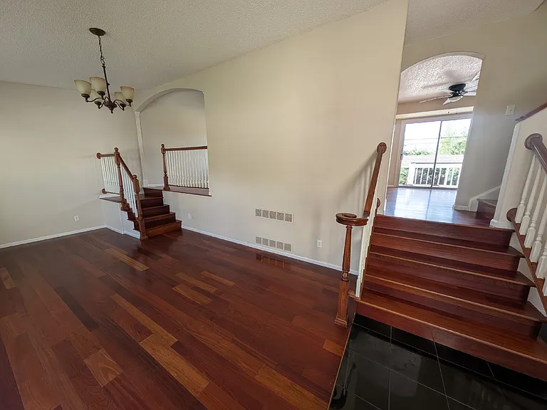 1175 E Dry Creek Pl — Photo 2