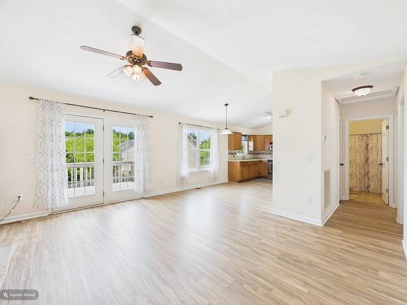 5th image of 110 Aster Ln