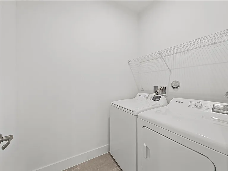 890 SW Newfield Pkwy — Photo 35