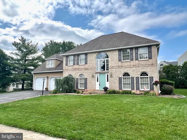 8 Sanderling Dr, Denver, PA 17517