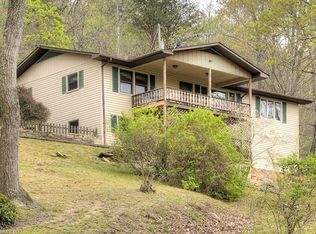 491 Courtney Dr, Hendersonville, NC 28792