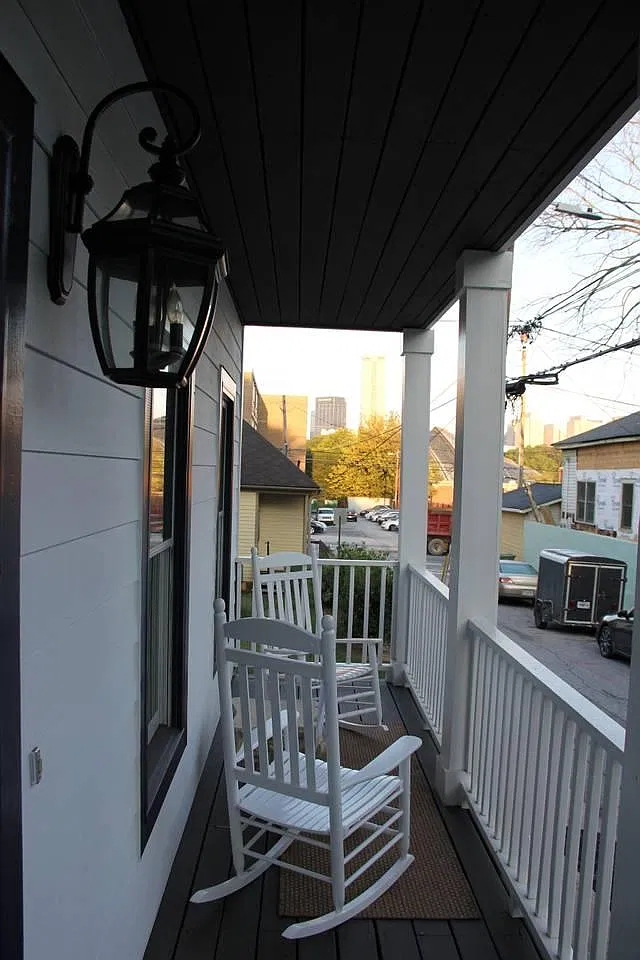 3 bed, 2.5 bath, 2100 sqft, $3,500 — Photo 2
