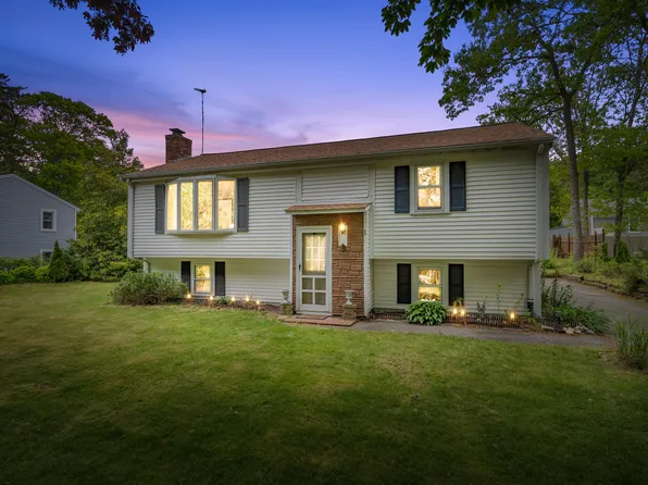 110 Old Great Neck Road, Mashpee, MA 02649