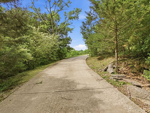 5th image of 2886 Fly Rd