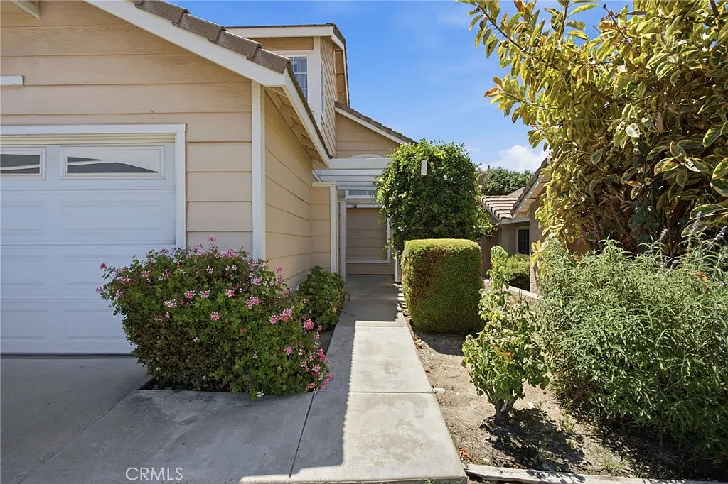 3 bed, 2.5 bath, 1671 sqft, $3,100 — Photo 4