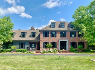 6642 Wildwood Point Rd, Hartland, WI 53029