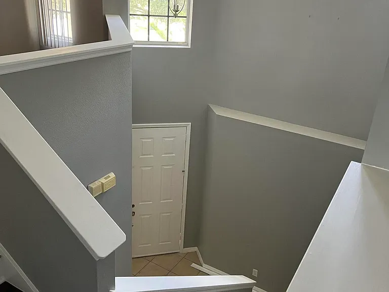 810 Benton Dr — Photo 11