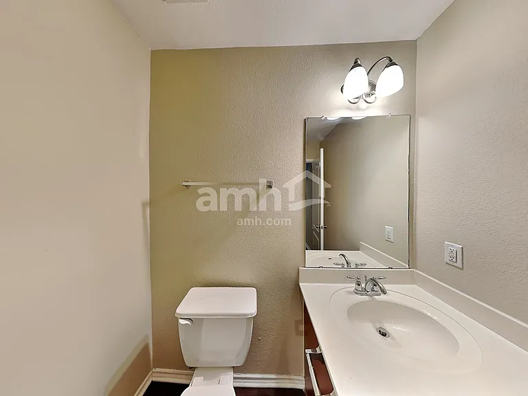 8905 Norwich Castle Dr — Photo 9