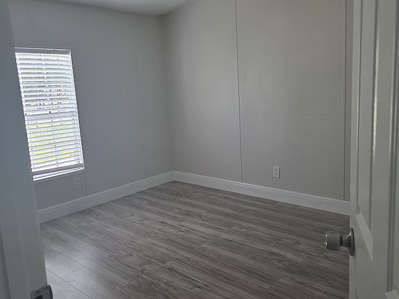 3rd image of 26652 Glenhaven Rd