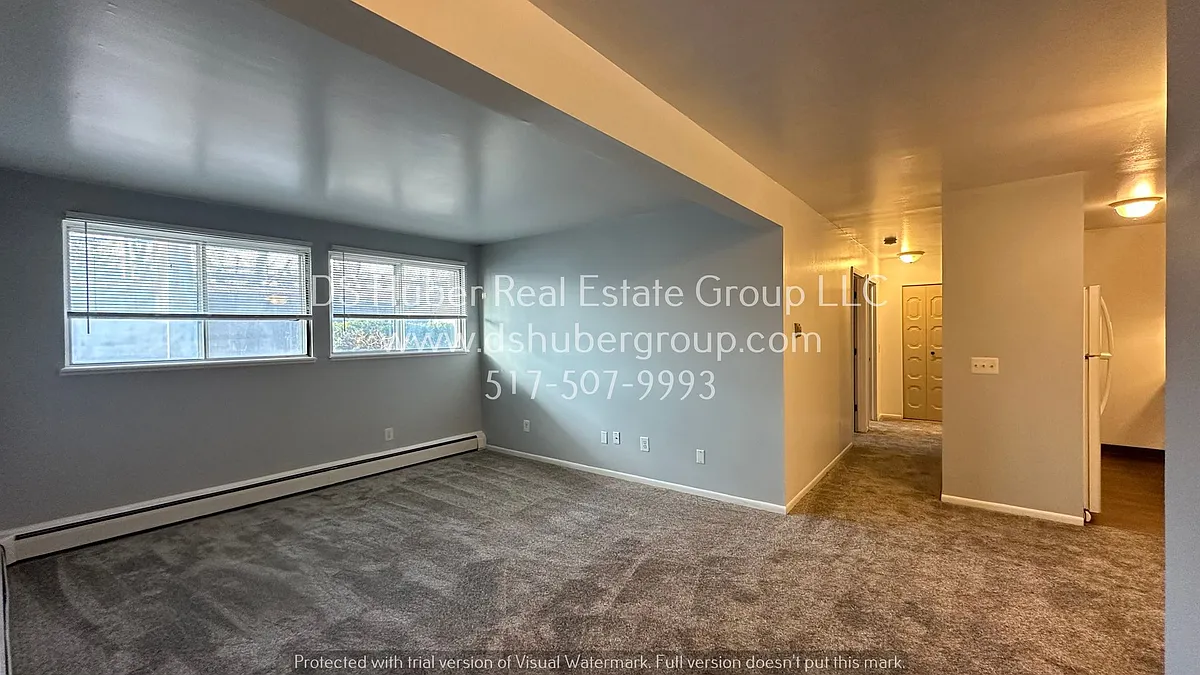 Building Photo - 1016 E Greenlawn Ave