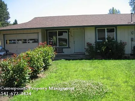 981 NE Newton Creek Dr photo 1