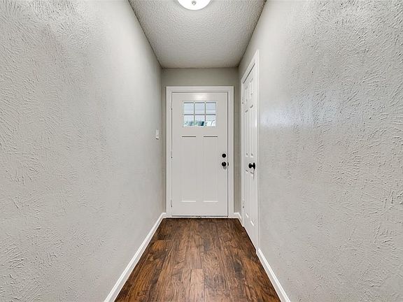 5th image of 213 E Harvard Dr