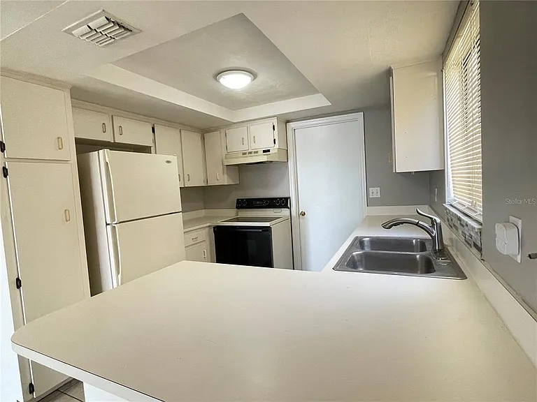 687 Lake Dexter Cir — Photo 8