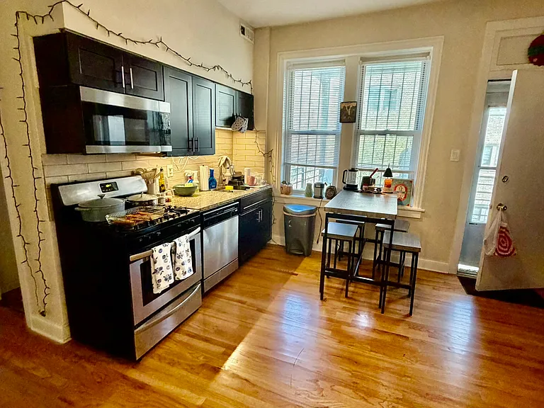 1435 N Ashland Ave #2F — Photo 4