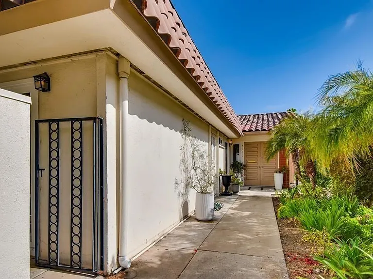 7055 Estrella De Mar Rd — Photo 33
