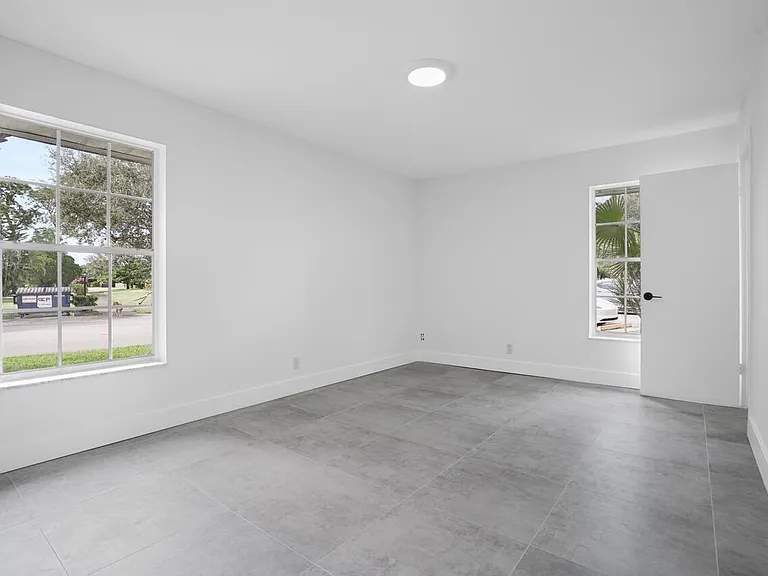 737 Nantucket Cir #B — Photo 21