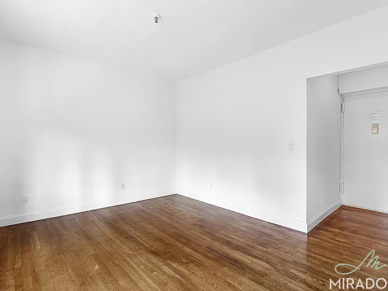1435 York Ave #5G — Photo 4