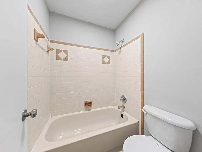 723 Prestwick Dr — Photo 23