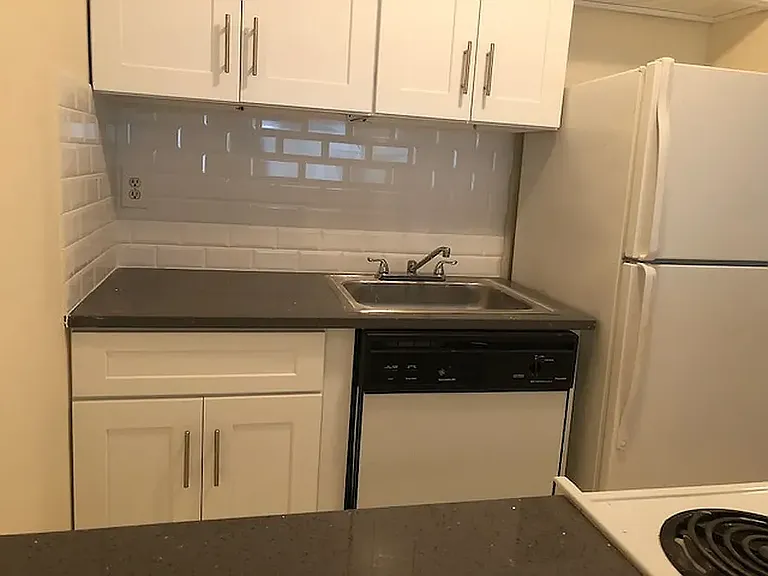 7622 Grand Central Pkwy #1L — Photo 4
